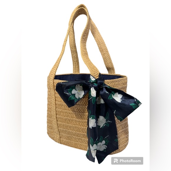 Draper James Handbags - DRAPER JAMES NATURAL STRAW BAG. With bow Summer pool party Beach flirty Romantic